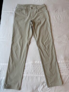 lululemon athletica Men’s Lightweight Corduroy Pants in Light Sage